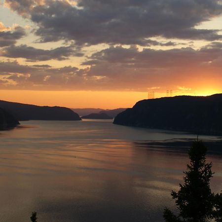 Hostel Au Sommet Du Fjord Sacre-Coeur Zewnętrze zdjęcie
